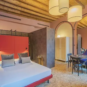 Corte Rubbi 5 Deluxe Studio-apartment , Venice Italy